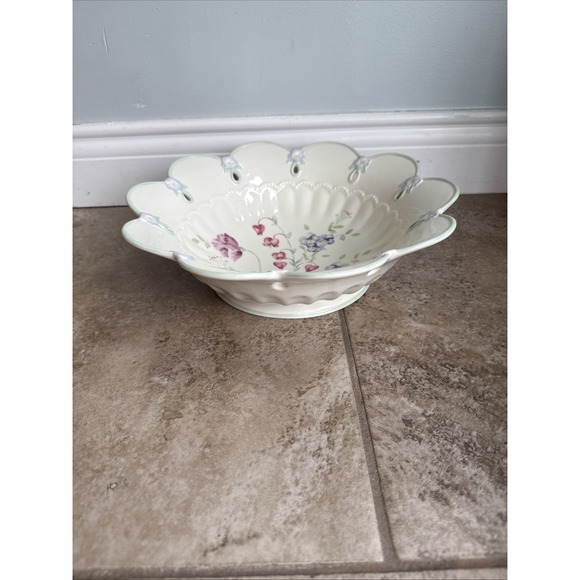 Lenox Spring Bouquet Centerpiece Bowl~Scalloped Edge & Sweet Flowers~Beautiful! - Picture 3 of 4